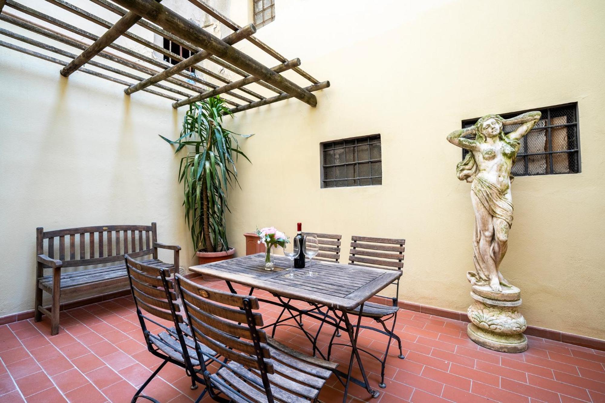Station With Garden * Florencia